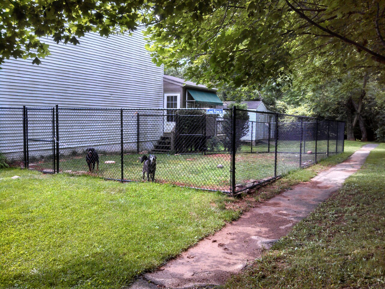 7 Things to Consider When Evaluating Chain Link Fence Suppliers - LongFence